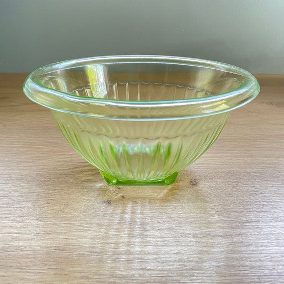 Uranium Green Vaseline Depression Glass Hazel Atlas Mixing Bowl 7 Inch Ribbed Pattern Glows Under UV Light Vintage Kitchenware Bakeware