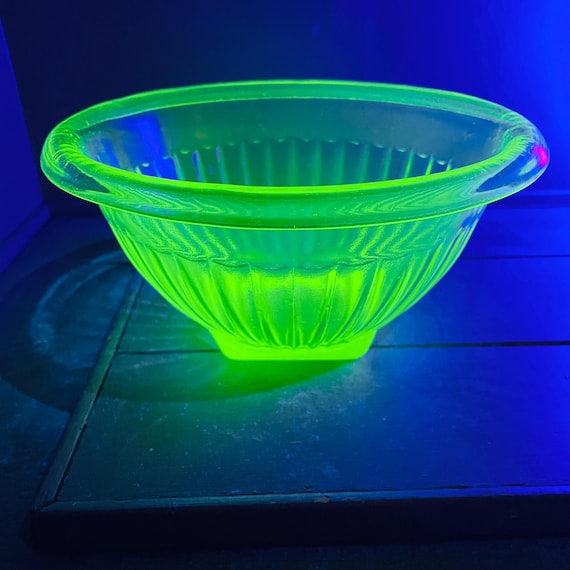 1930s Depression Glass Mixing Bowl 7 inch Uranium/Vaseline Glass Ribbed Pattern from Bartlett Collins