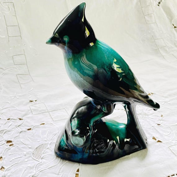 Vintage Blue Mountain Pottery Bird Figurine – Green Black Drip Glaze Songbird – Canadian Ceramic Art – Mid Century Shelf Decor