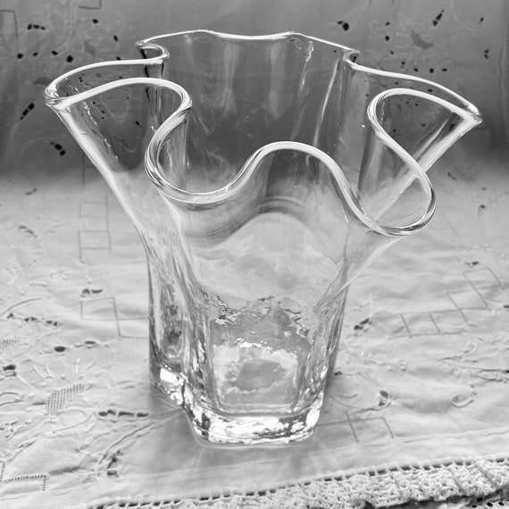 Clear Blown Glass Flower Vase, Pertti Kallioinen for Muurla Handkerchief Vase, Unique Mid Century Modern Art Glass Decor from Finland