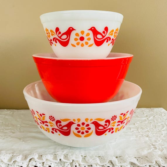 Vintage Pyrex Friendship Mixing Bowl Set of 3: Retro Kitchen Decor