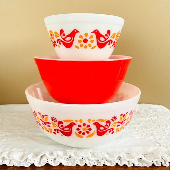 Vintage Pyrex Friendship Mixing Bowl Set of 3: Retro Kitchen Decor