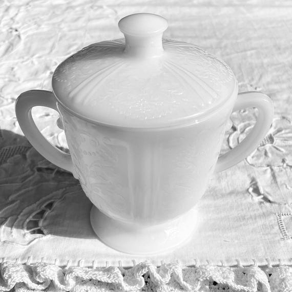 Vintage American Sweetheart Monax Sugar Bowl with Lid • Depression Glass by MacBeth-Evans • 1930s Opalescent Footed Bowl, Scarce Collectible
