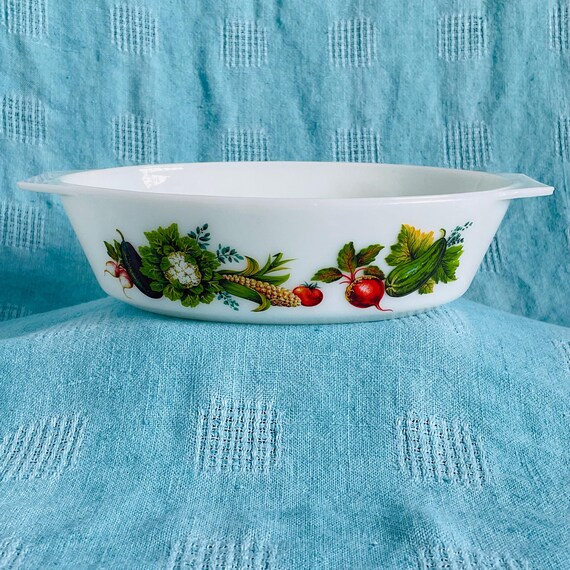 Retro Casserole Dish with Lid from James A. Jobling & Co. Tuscany Market Garden - 2.5 Pint, JAJ/Pyrex England, 1970s Kitchen Decor