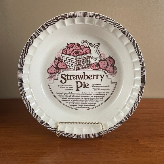 Vintage Strawberry Pie Plate with Recipe by Royal China Jeanette Deep Dish Ceramic Baking Farmhouse Stoneware Gift Idea Giftable Bakeware