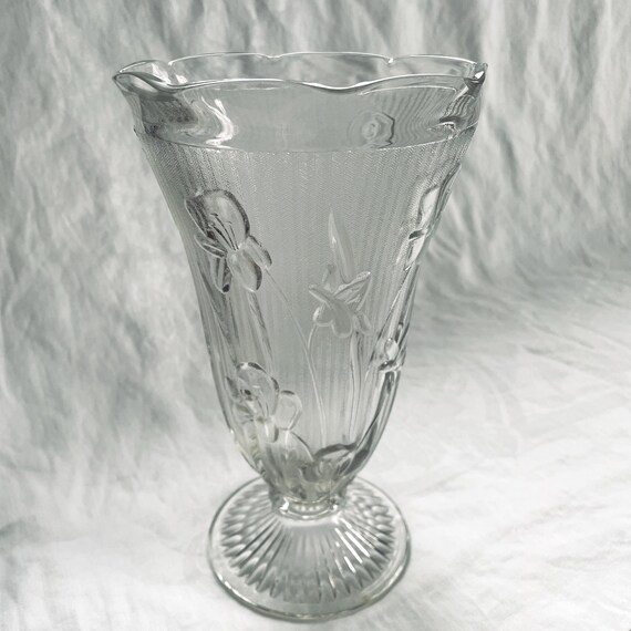 Vintage 1920s Floral Pattern Footed Vase 9" Flower Vase Iris Clear by Jeannette Glass, Depression Glass Tableware