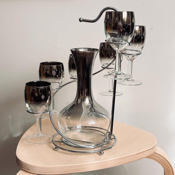 Vitreon MCM Wine Decanter Set with Caddy – Silver Starburst Glasses, Atomic Barware