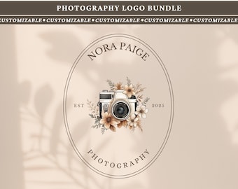 Puede incluir: Un diseño de logotipo para un negocio de fotografía llamado "Nora Paige Photography" establecido en 2025. El logotipo presenta una cámara vintage con detalles florales en una combinación de colores marrón y blanco.