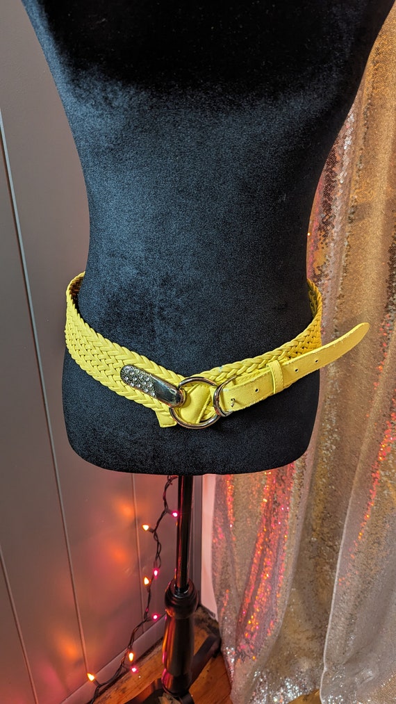 Vintage women's braided yellow belt 90s 80s 70s