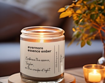 Evermore Essence Ember PERSONALISIERTE Duftende Sojakerze - Taylor Swift Geschenk für Swifties