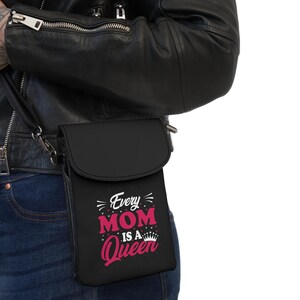 Every Mom Is a Queen kleine mobiele telefoonportemonnee - cadeau voor moeder, Moederdagcadeau, telefoonkaarthouder, minimalistisch telefoonhoesje, crossbody-telefoon