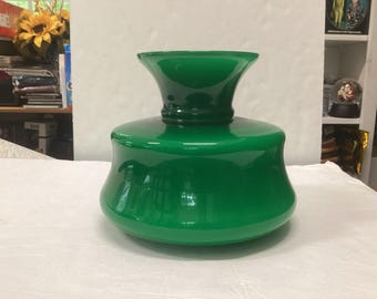 Pantalla de lámpara vintage de cristal verde estilo Tam O' Shanter para estudiantes.