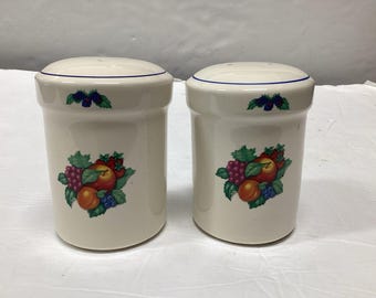 Salero y pimentero vintage de Eileen Rosenfeld con motivos de frutas del año 2000