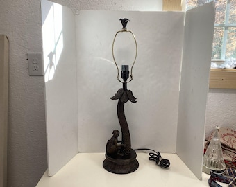 Lámpara de mesa vintage con forma de palmera y mono, 26 1/2