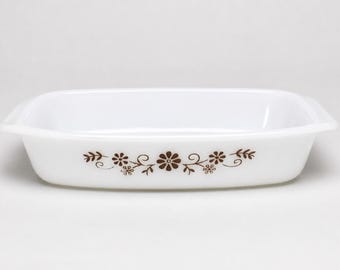 Vintage Dynaware Pyr-O-Rey Milk Glass Casserole Dish Brown Daisy 9x6 White Glass Baking Dish Retro MCM Ovenware Farmhouse Kitchen