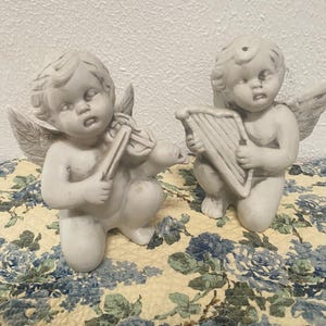 Vintage Ceramic Porcelain Cherub Angel blowing kisses Shelf Sitter Heavenly Angelic Rubens Rococo Guilded Age Style