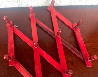 Vintage Red Wood Accordion Peg Rack | 10 Peg Expandable Wall Hanger | Primitive Folk Art | Cottagecore Grandmacore MCM Gallery Wall Decor