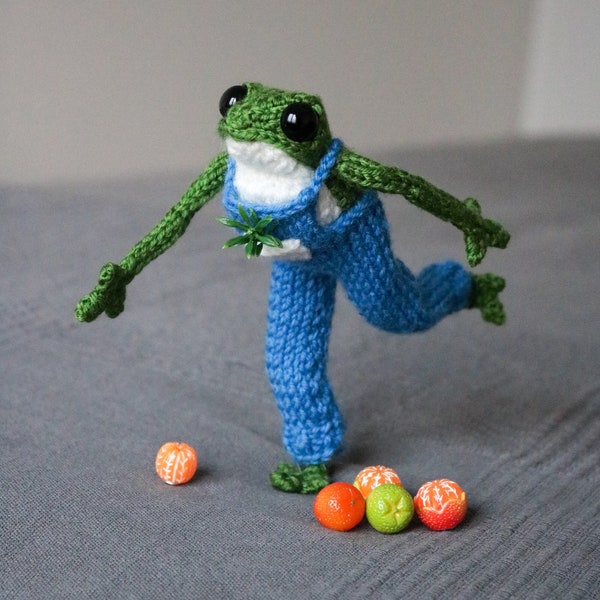 Knit Pattern for overalls for knitted frog, ENG, easy to knit