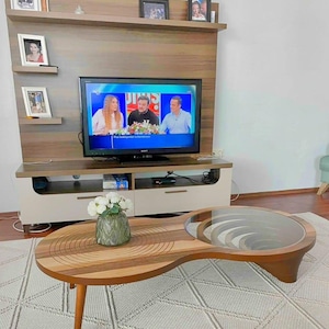 Couchtisch Nussbaum mit gehärtetem Glas | Mid Century Moderner Mitteltisch aus Holz für Stilvolle Wohnzimmer