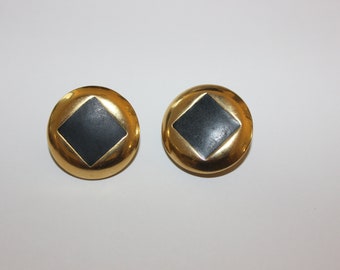 vintage tono dorado St.John y clip circular negro de los años 80 en pendientes