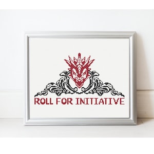 Può includere: Una tazza di ceramica bianca con manico nero e la scritta "But First, Coffee" in nero, in grassetto. La tazza è su una superficie bianca. La tazza è alta circa 10 cm.