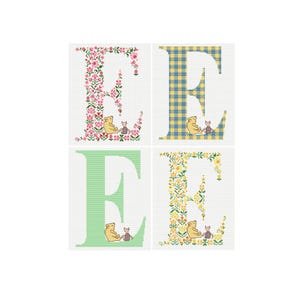 Puede incluir: Se muestran cuatro diseños de punto de cruz de la letra "E". Cada "E" presenta un diseño diferente: floral, a cuadros, verde liso y floral. Cada diseño incluye un oso amarillo y un pequeño animal morado.