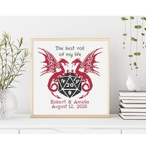 Może przedstawiać: Zestaw trzech ceramicznych kubków z nakrapianym, matowym wykończeniem. Kubki są w odcieniach kremu, jasnoszarym i ciemnoszarym. Każdy kubek ma prosty, minimalistyczny design.