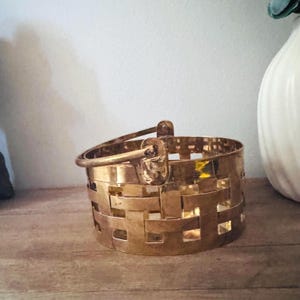 Vintage Brass Woven Basket with Hinged Handle,  Woven lattice pattern, Handmade Decorative Storage, Brass Decor Boho Style, Tabletop Decor