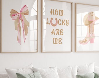 Arte de pared con estampado de lazo beige, arte occidental neutro, estampado de botas de vaquera femenina, decoración de habitación coqueta de apartamento rosa, póster de lazos de moda beige rosa
