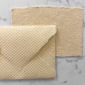 Busta decorata di carta riciclata artigianale, biglietto di auguri romantico per compleanno, anniversario, capodanno, festa