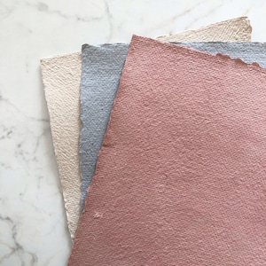 Set 3 fogli A4 di carta riciclata fatta a mano, colore casuale
