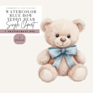 Może przedstawiać: Akwarelowa ilustracja beżowego misia z jasnoniebieską kokardą. Miś ma czarne oczy i brązowy nos. Tekst w lewym górnym rogu brzmi "Watercolor Blue Bow Teddy Bear Single Clipart".