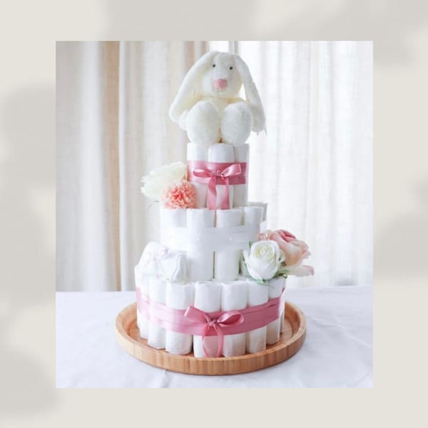 Gâteau de couches fait main, cadeau spécial baby shower, rose et blanc