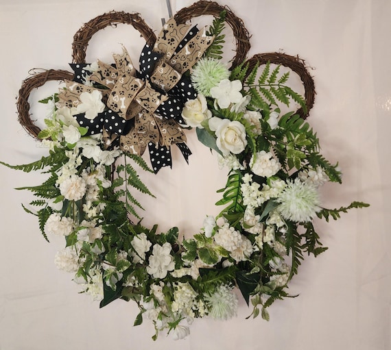 paw print wreath in green and white