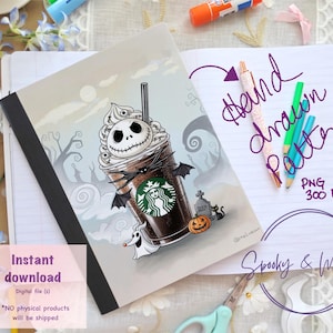 Può includere: Quaderno con un'illustrazione di bevanda Starbucks a tema Jack Skellington. Il design include pipistrelli, una lapide e una zucca. Il testo sul quaderno recita "Download istantaneo" e "Spooky & Magical".