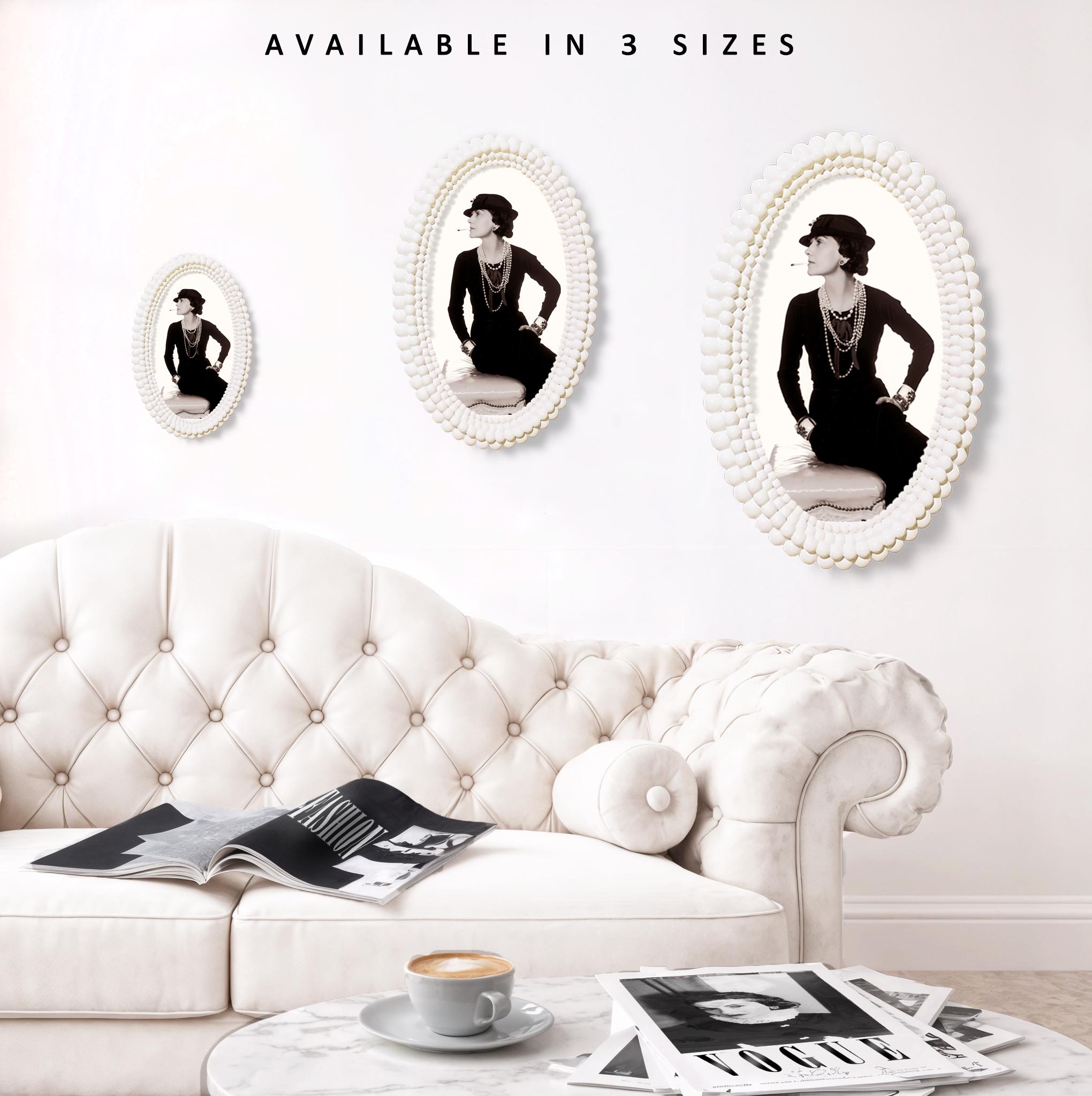 CHANEL❤︎フォトフレーム ホワイト Elegant Oval Picture Frame With Coco Chanel Portrait Included