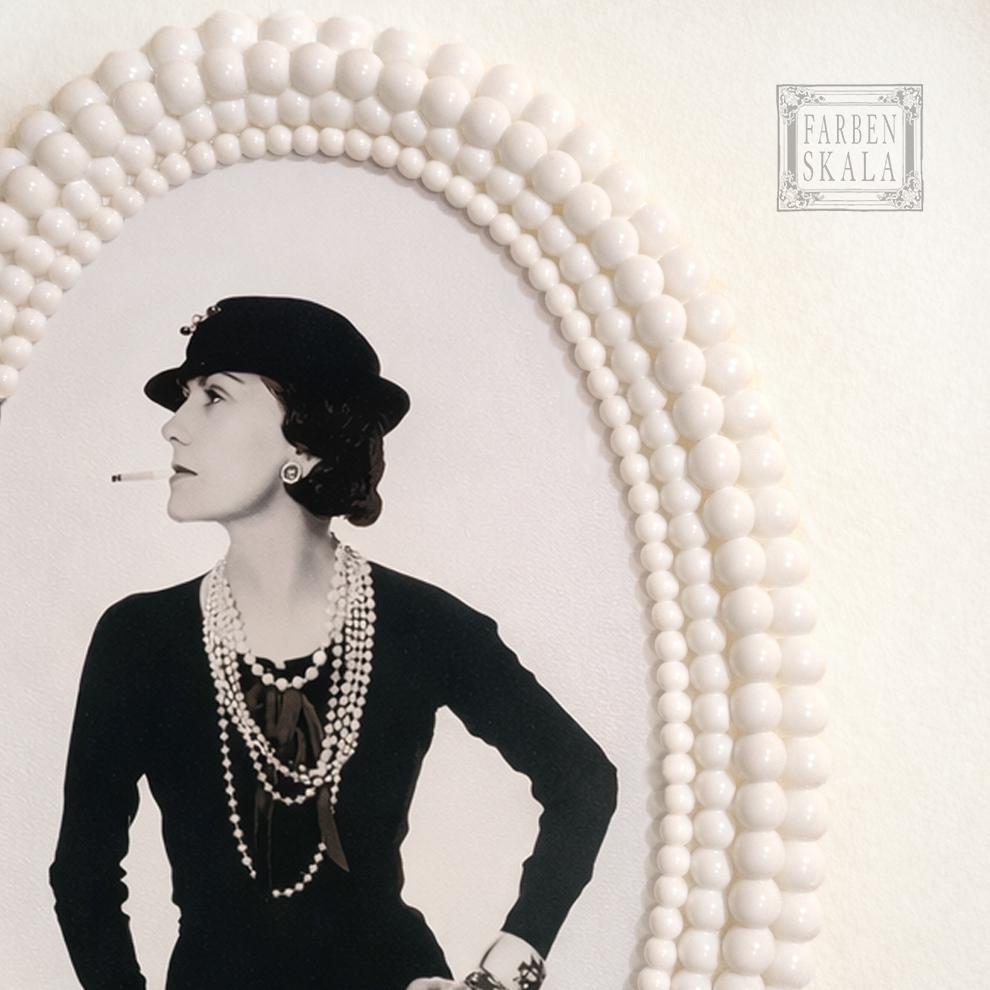 Elegant Oval Picture Frame With Coco Chanel Portrait Included