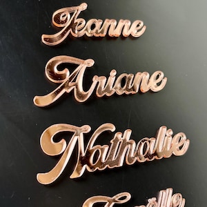Marque place prénom mariage baptême ou anniversaire. plexi rose miroir découpé pour événement, communion, naissance , infos en description.
