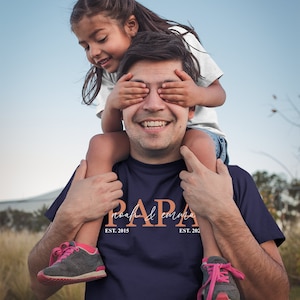 Heren T-shirt papa gepersonaliseerd met kindernamen geboortejaar cadeau voor vader vaderdagcadeau afbeelding 5