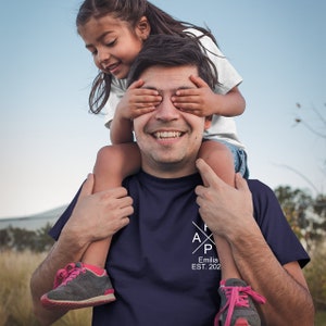 Herren T-Shirt Papa personalisiert mit Namen der Kinder Geburtsjahr Geschenk für Vater Vatertagsgeschenk zdjęcie 4