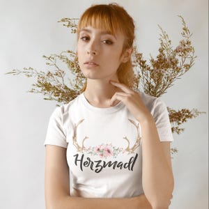Women&#39;s T-Shirt Herzmadl Hirsch Traditional Shirt - Traditional Costume Gift for Folk Festival | Oktoberfest