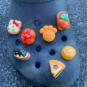 Różne. Torty i ciasta, buty i torby jibbetz | Akcesoria do toreb plażowych | Zawieszki do toreb plażowych | Zawieszki do butów | Unikalna biżuteria | Akcesoria spożywcze |