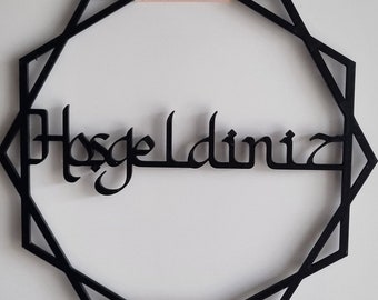 Hängedekoration mit der Aufschrift "Hosgeldiniz". Türdekoration. Wanddekoration für den Flur