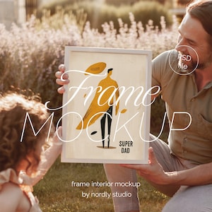 Maqueta de póster con persona, maqueta de padre e hijo, maqueta de marco familiar, proporción DIN A, maqueta de marco PSD para papá e hija, maqueta de impresión artística con emociones