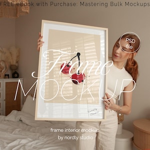 Mockup van een dun houten frame: DIN A-verhouding, interieur (PSD)