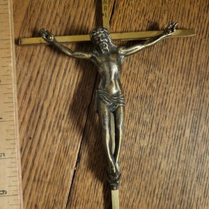Vintage 10&quot; hanging Cross Crucifix Brass and Pewter