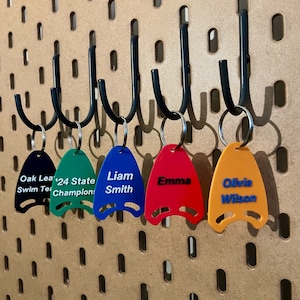 Personalisiertes Schwimmen Kickboard Schlüsselbund | Rucksackanhänger, Sport Schlüsselanhänger, Schwimmer Taschenanhänger Swim Team, Trainer Geschenk Pullbuoy, 3D gedruckt