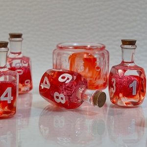 Set van 8 Potion Dice-flessen met hersenen erin Brainy Dice Pink-flessen voor TtRPG- en DnD-achtige games