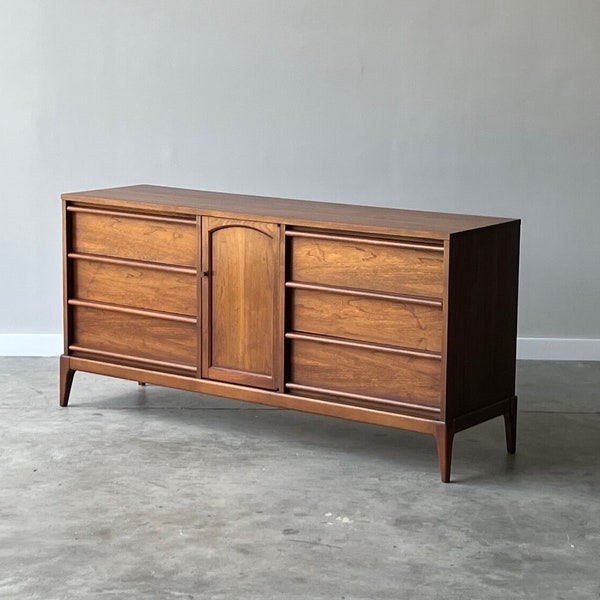 Mid Century Lane Rhythm Dresser