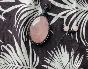 Collier en macramé de quartz rose